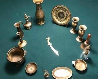 Assorted brass items https://ctbids.com/#!/description/share/274929