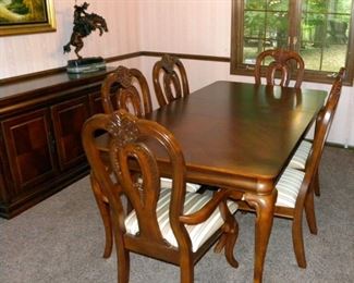 Fine Dining Table & Chairs