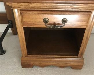 American Drew End Table $ 58.00