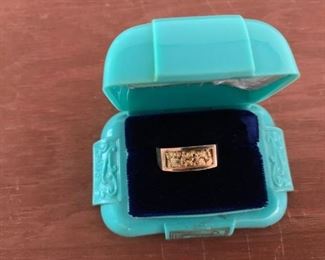14 K mens gold ring...antique ring box will be sold seperately