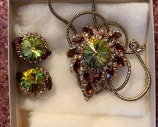 beautiful vintage necklace and earrings