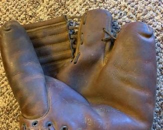 vintage wilson leather baseball glove