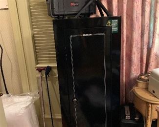 Stack-On Locking Gun Cabinet