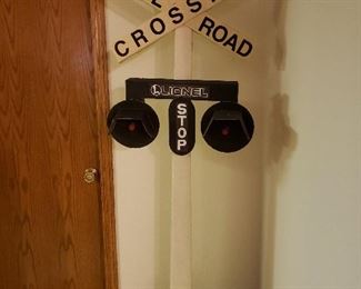 Lionel RR crossing cardboard store display. Signal works!