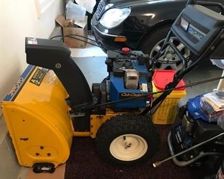 Club Cadet 9HP Snow Blower in MINT CONDITION