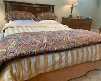 Queen Size Beds and Bedding