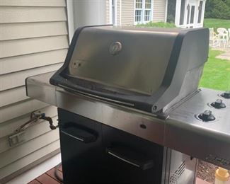 Small WEBER GRILL