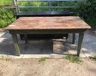 ANTIQUE TABLE IN OLD GREEN PAINT