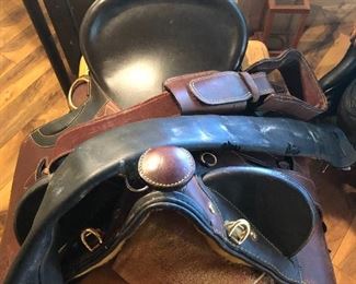 VERY NICE AUSTRALIAN SADDLE (light) great for trail riding