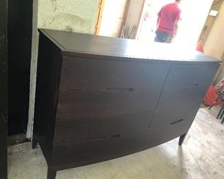 DRESSER