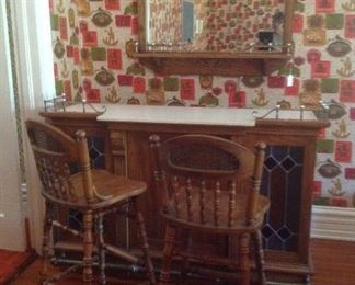 Stanley free standing lighted bar with matching lighted mirror & 2 oak stools.