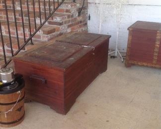 Eagleside cedar chest w/ key, oversized cedar chest w/ copper bands