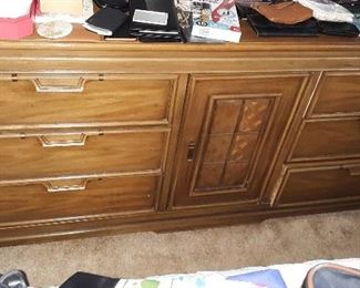 CHEST DRESSER WITH MIRROR