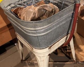 Wash tub