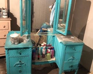 Mirrored vanity