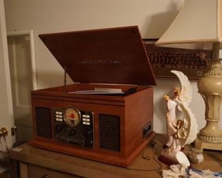 Victrola record player lamp and decorative items