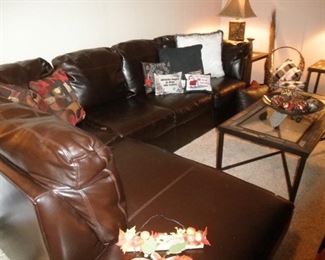 BEAUTIFUL LEATHER SECTIONAL