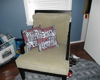 BEDROOM SIDE CHAIR