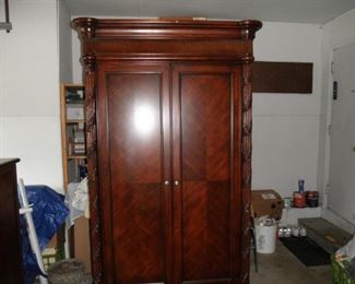 ARMOIRE/ BAR