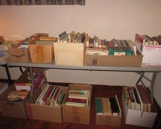 Lots of books ..German and American ..from paper backs to coffee table..