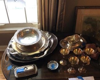 Silver plated bowls, butter tray, gravy boat, glasses