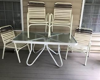 Patio or Deck Set  https://ctbids.com/#!/description/share/233911