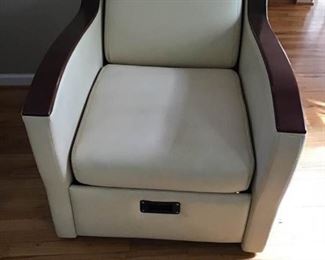 Converting Chair https://ctbids.com/#!/description/share/233924