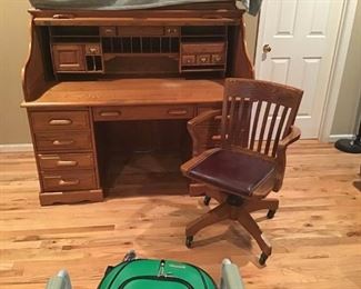 Roll Top Desk and Chair https://ctbids.com/#!/description/share/233983