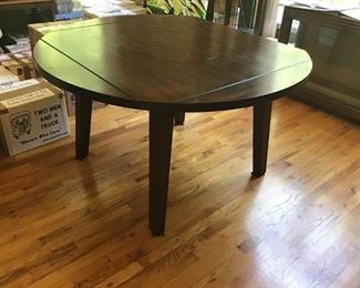 Dining Room Table https://ctbids.com/#!/description/share/233984