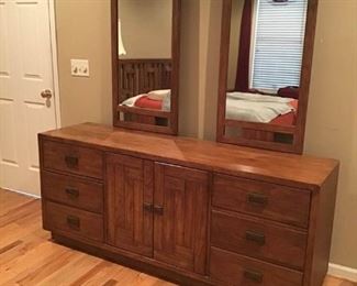 Bedroom Furniture https://ctbids.com/#!/description/share/233993