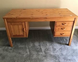 Pine Desk https://ctbids.com/#!/description/share/234001