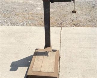 Antique industrial / farm scale in good condition; waiting for the right person to bring it back to life.