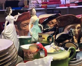 Statues porcelain