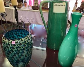 Decorative glass vases and bowls. Fonte Nova Ceramica Portuguesa pitcher.