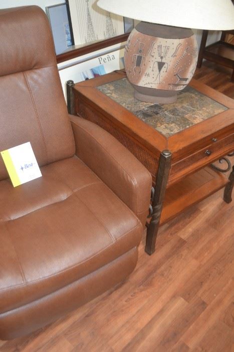 2ND END TABLE AND TABLE LAMP, LEATHER RECLINER