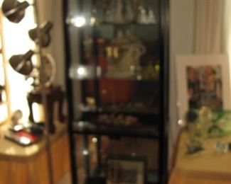 Lighted display cabinet