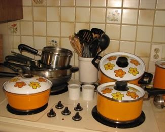 Vintage Flower Power cookware