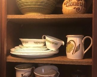 Corningware set, mixing bowls