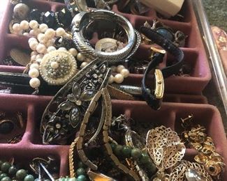 Vintage fashion/costume jewelry 