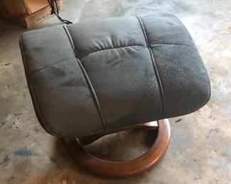 Palliser foot stool