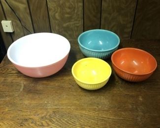 PYREX BOWL AND POTTERY NESTERS