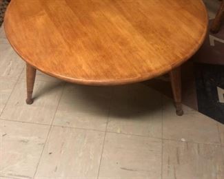 CUTE VINTAGE ROUND LOW TABLE