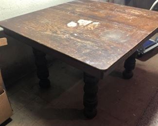 ANTIQUE SOLID WOOD 5 LEG TABLE
