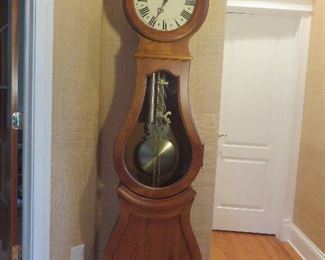 Sligh Grandfather Clock
Solid Wood hinged Dial Bezel. Classic Hourglass Design. Auburn Cherry Finish 83 3/8" H x 22" W x 8 3/4" D