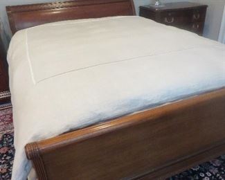 Queen Sleigh Bed
Henkel Harris Furniture