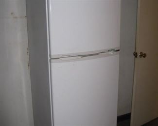 Small refrigerator and freezer