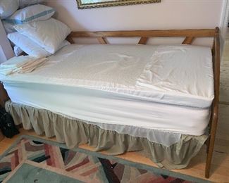 Nice sturdy day bed
