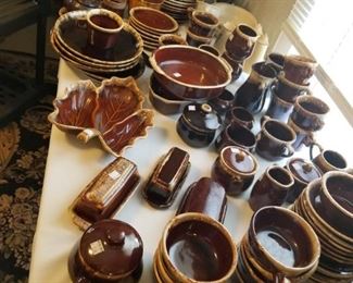 Hundreds of pieces of Hull Brown drip pottery