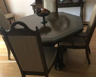 Dining Room Table w/6 Chairs & 2 Table Leaves