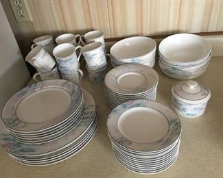 Mikasa Maxima Monet China Set